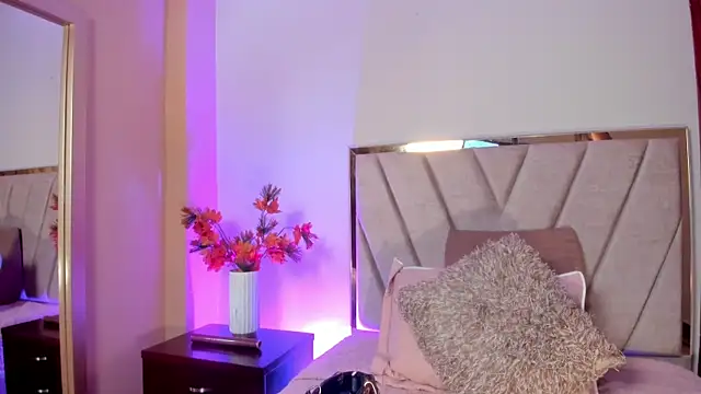 NoraDasilva online show from December 2025 12:30:01 AM