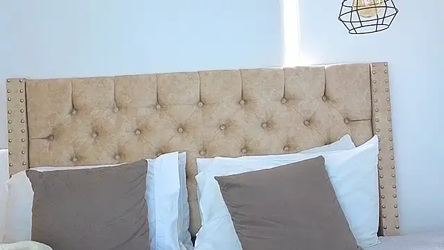 KeryHillson online show from November 2025 01:24:03 PM