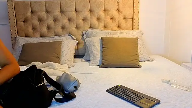 Snapshot of KeryHillson chatting on December 2025 12:02:02 PM KeryHillson online show from December 2025 12:02:02 PM