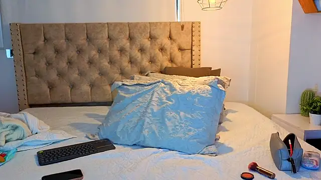 Snapshot of KeryHillson chatting on January 2026 12:18:01 PM KeryHillson online show from January 2026 12:18:01 PM