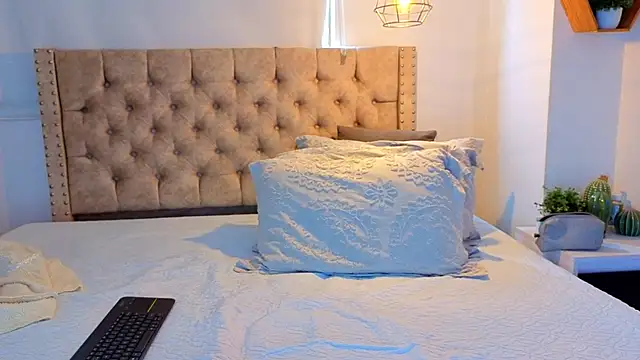 Snapshot of KeryHillson chatting on February 2026 12:49:01 PM KeryHillson online show from February 2026 12:49:01 PM