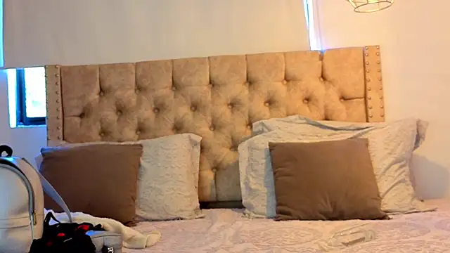 KeryHillson online show from May 2026 02:24:02 PM