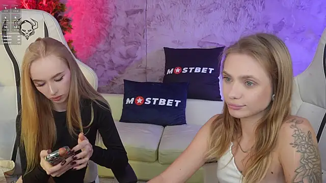 Snapshot of Angy_Netal chatting on December 2024 11:28:02 PM Angy Netal online show from December 2024 11:28:02 PM