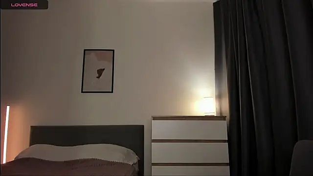 Snapshot of Alice_Dias chatting on November 2025 12:52:01 PM Alice Dias online show from November 2025 12:52:01 PM