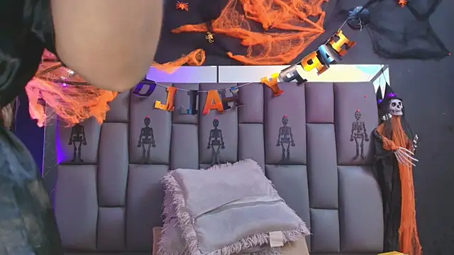  MiaBrown  online show from October 2025 12:09:02 PM