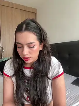 Nicollemays online show from March 2026 05:09:02 PM