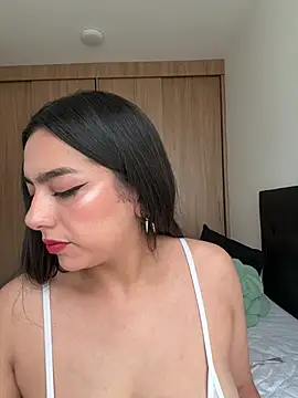 Nicollemays online show from April 2026 06:02:01 PM