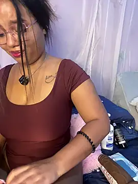 Snapshot of Aleja_DANS chatting on May 2026 01:28:01 PM Aleja DANS online show from May 2026 01:28:01 PM