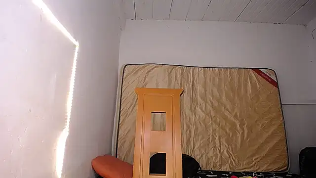 yselahot online show from October 2025 02:46:01 PM