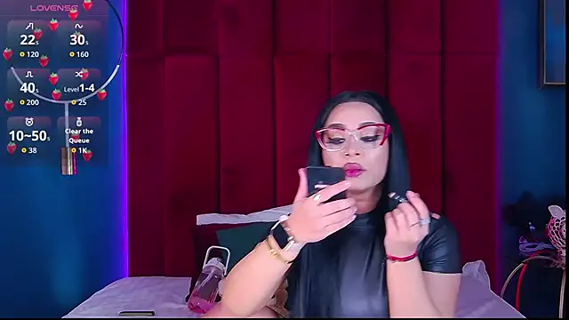 MadyLuxxx online show from April 2026 06:37:01 PM