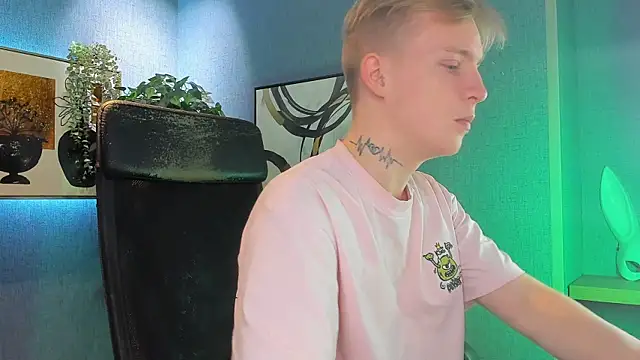 Snapshot of AlexxSweet chatting on November 2025 06:52:01 AM AlexxSweet online show from November 2025 06:52:01 AM