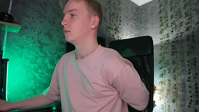 Snapshot of AlexxSweet chatting on November 2025 06:56:02 AM AlexxSweet online show from November 2025 06:56:02 AM