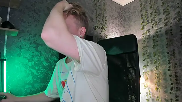 Snapshot of AlexxSweet chatting on November 2025 08:38:01 AM AlexxSweet online show from November 2025 08:38:01 AM