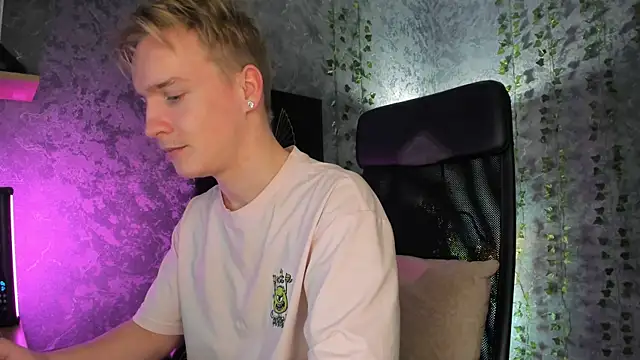 Snapshot of AlexxSweet chatting on November 2025 07:01:01 AM AlexxSweet online show from November 2025 07:01:01 AM