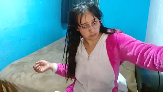 Snapshot of clarisse69 chatting on December 2024 03:47:02 AM clarisse69 online show from December 2024 03:47:02 AM