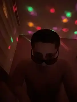 WhiteeMen online show from November 2025 09:31:02 PM