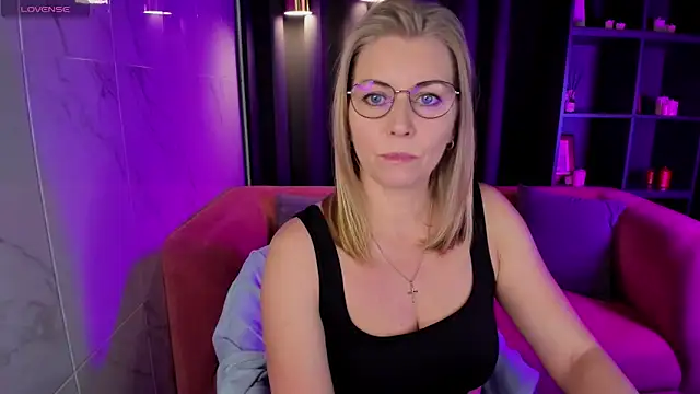 Annie Light online show from March 2025 05:40:02 AM