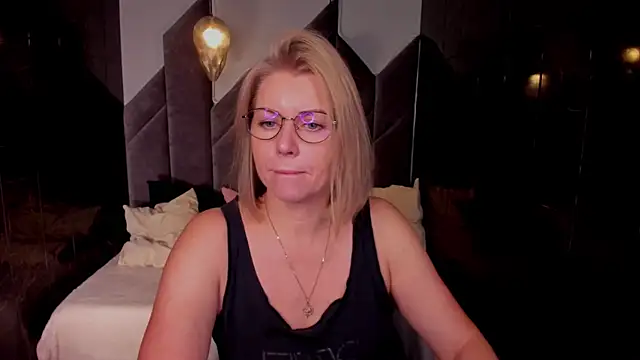 Annie Light online show from October 2025 05:52:02 AM