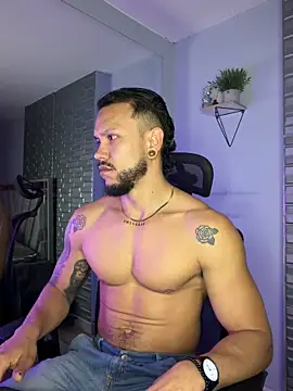 ARON TAYLER01 online show from December 2025 10:32:01 AM