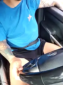 Snapshot of MrBiggBallz chatting on December 2024 06:05:01 PM MrBiggBallz online show from December 2024 06:05:01 PM