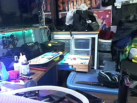 Snapshot of CloudDadddyyy420 chatting on January 2025 10:59:01 PM CloudDadddyyy420 online show from January 2025 10:59:01 PM