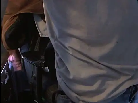 Snapshot of CloudDadddyyy420 chatting on January 2025 08:01:01 AM CloudDadddyyy420 online show from January 2025 08:01:01 AM