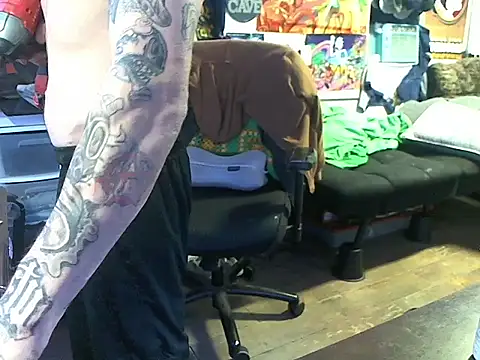 Snapshot of CloudDadddyyy420 chatting on January 2025 02:49:02 PM CloudDadddyyy420 online show from January 2025 02:49:02 PM