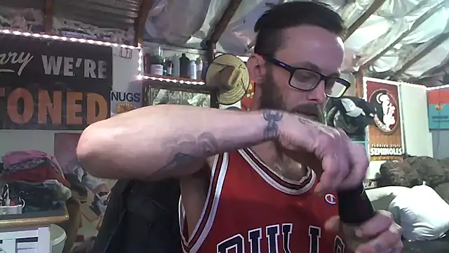 Snapshot of CloudDadddyyy420 chatting on February 2025 09:46:02 PM CloudDadddyyy420 online show from February 2025 09:46:02 PM