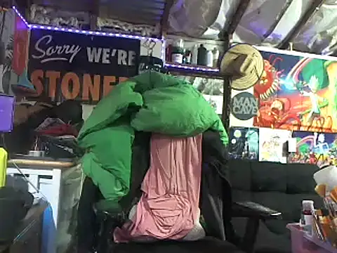 Snapshot of CloudDadddyyy420 chatting on February 2025 02:40:01 PM CloudDadddyyy420 online show from February 2025 02:40:01 PM