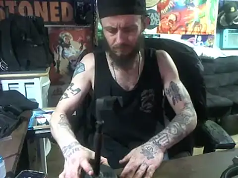 Snapshot of CloudDadddyyy420 chatting on February 2025 02:34:01 AM CloudDadddyyy420 online show from February 2025 02:34:01 AM