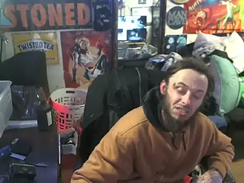 Snapshot of CloudDadddyyy420 chatting on March 2025 04:18:01 AM CloudDadddyyy420 online show from March 2025 04:18:01 AM