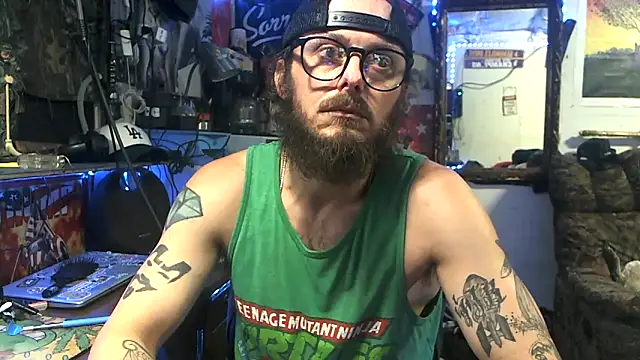 Snapshot of CloudDadddyyy420 chatting on September 2025 12:33:02 AM CloudDadddyyy420 online show from September 2025 12:33:02 AM