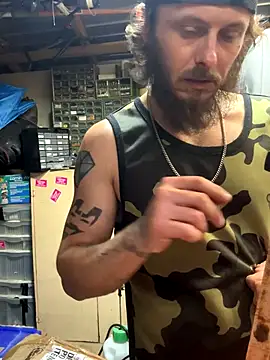 Snapshot of CloudDadddyyy420 chatting on October 2025 12:22:02 AM CloudDadddyyy420 online show from October 2025 12:22:02 AM