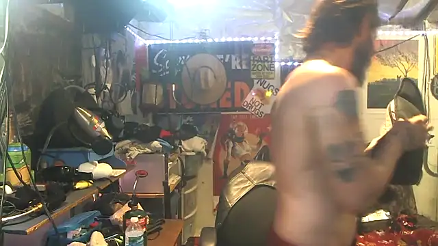 Snapshot of CloudDadddyyy420 chatting on December 2025 11:21:01 PM CloudDadddyyy420 online show from December 2025 11:21:01 PM