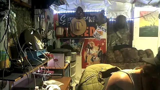 Snapshot of CloudDadddyyy420 chatting on December 2025 07:32:01 PM CloudDadddyyy420 online show from December 2025 07:32:01 PM