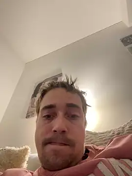 SweetBoy32 online show from December 2024 11:12:01 AM