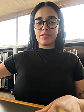 Snapshot of Annya-sweet chatting on May 2026 04:15:02 PM Annya-sweet online show from May 2026 04:15:02 PM