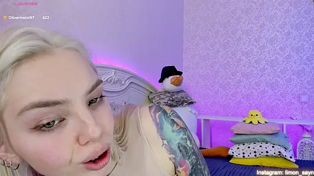 Snapshot of LillyMoure_ chatting on February 2025 04:34:01 AM LillyMoure online show from February 2025 04:34:01 AM