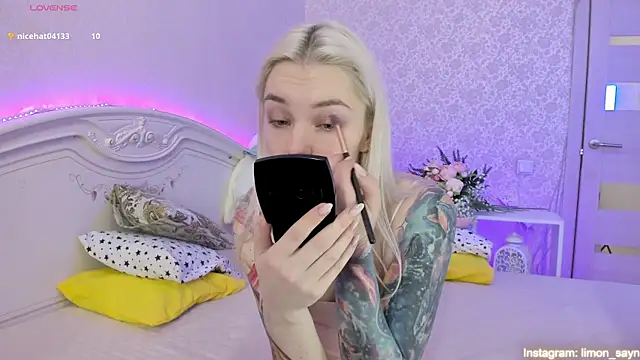 Snapshot of LillyMoure_ chatting on March 2025 12:00:01 AM LillyMoure online show from March 2025 12:00:01 AM