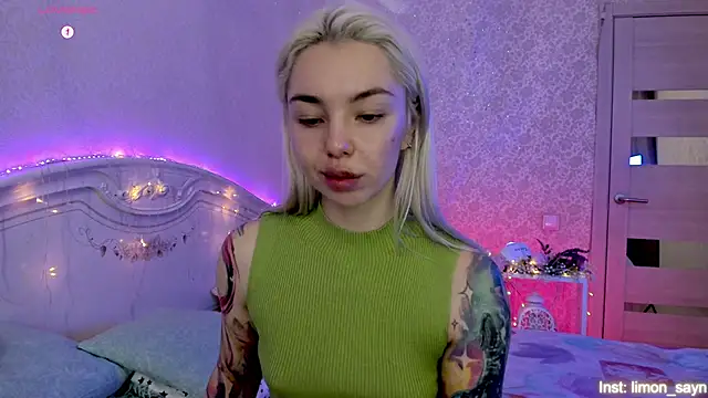 LillyMoure  online show from November 2025 11:18:02 PM