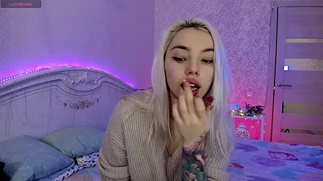 LillyMoure  online show from November 2025 11:21:02 PM