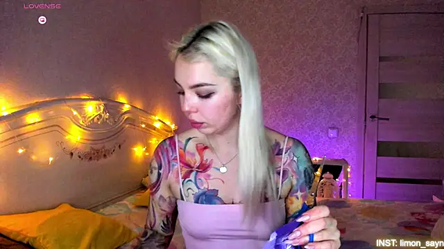 LillyMoure  online show from March 2026 11:52:04 PM