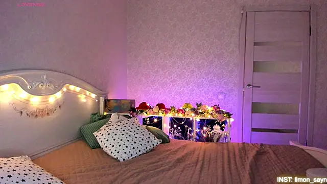 LillyMoure  online show from April 2026 11:16:02 PM