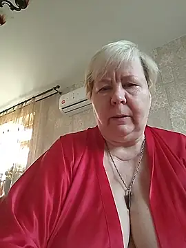 Snapshot of EffectFiona chatting on April 2026 01:05:01 AM EffectFiona online show from April 2026 01:05:01 AM