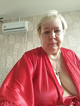 Snapshot of EffectFiona chatting on April 2026 04:04:01 AM EffectFiona online show from April 2026 04:04:01 AM