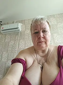 Snapshot of EffectFiona chatting on April 2026 04:52:02 AM EffectFiona online show from April 2026 04:52:02 AM