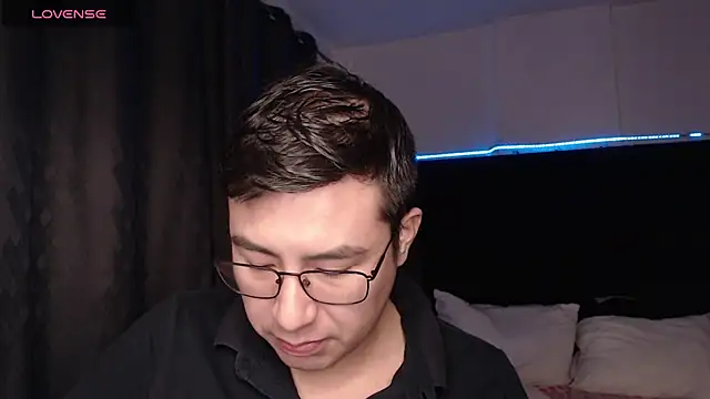 andrewmhilton  online show from February 2026 12:38:01 AM