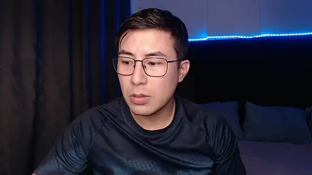 andrewmhilton  online show from April 2026 06:22:01 AM