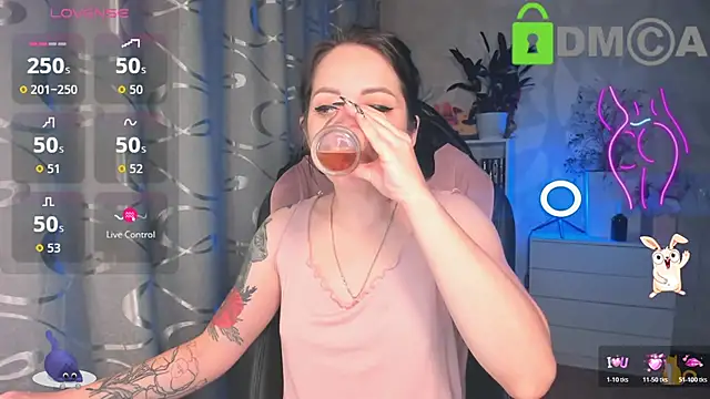 Snapshot of AnnyHoney_ chatting on October 2025 12:19:01 AM AnnyHoney online show from October 2025 12:19:01 AM