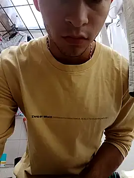 Snapshot of Emir_Hassam chatting on December 2024 05:02:01 PM Emir Hassam online show from December 2024 05:02:01 PM